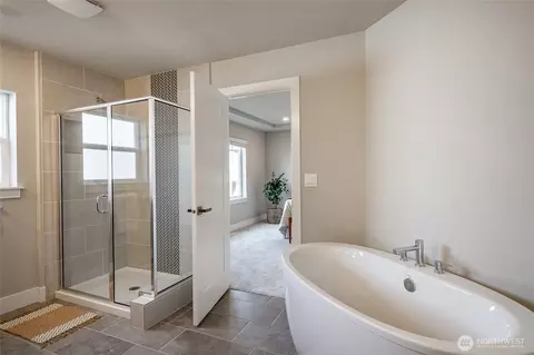 Bath - 4019 171st Pl SE, Bothell, WA 98012 photo 2 of 4