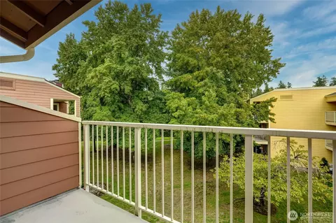 7292 W Lake Sammamish Pkwy NE #4-306, Redmond, WA 98052