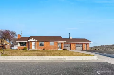 319 E 3rd St, Lind, WA 99341