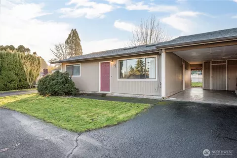 2 Burdick Pl #C/D, Longview, WA 98632