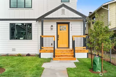 742 N 104th St, Seattle, WA 98133