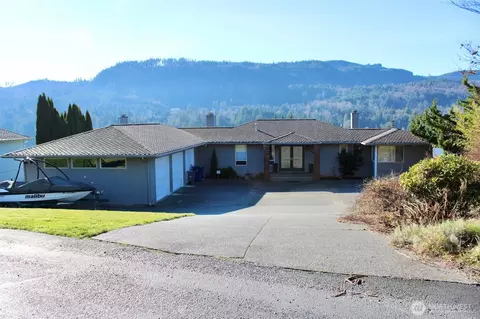 18064 Mariposa Ln, Mount Vernon, WA 98274