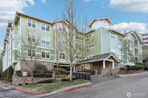 4406 Providence Point Pl SE #301, Issaquah, WA 98029