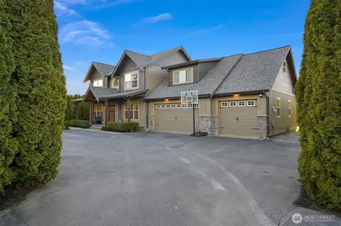 109 W 2nd St, Nooksack, WA 98276