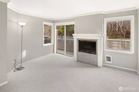 2244 13th Ave W #407, Seattle, WA 98119