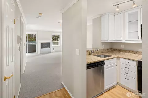 2244 13th Ave W #407, Seattle, WA 98119