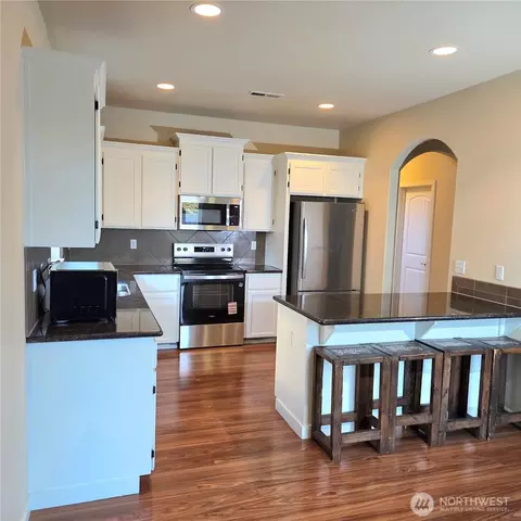 Kitchen - 1605 Riddell Ave NE, Orting, WA 98360 photo 3 of 3
