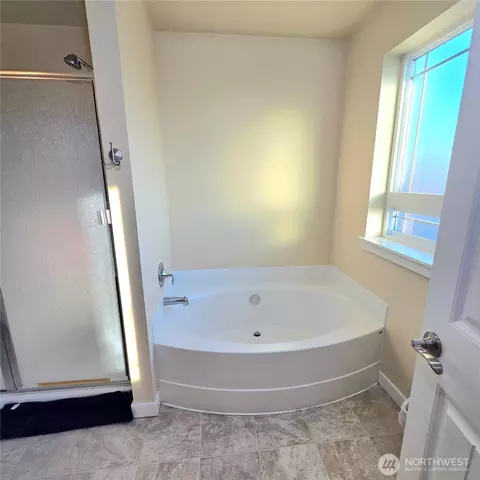 Bath - 1605 Riddell Ave NE, Orting, WA 98360 photo 4 of 6