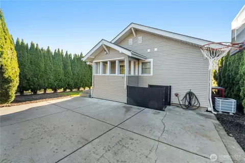 Exterior - 1705 Marshall Ave, Enumclaw, WA 98022 photo 7 of 9