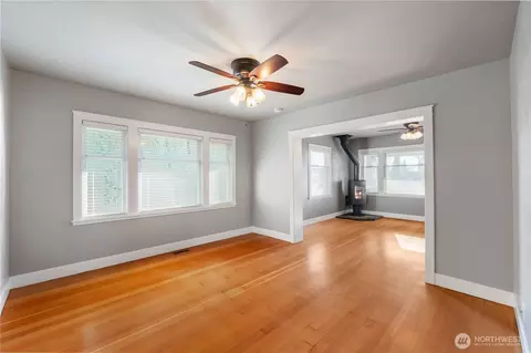 Living - 1705 Marshall Ave, Enumclaw, WA 98022 photo 6 of 7