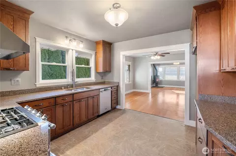 Kitchen - 1705 Marshall Ave, Enumclaw, WA 98022 photo 3 of 3
