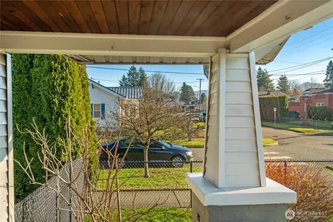 Exterior - 1705 Marshall Ave, Enumclaw, WA 98022 photo 4 of 9