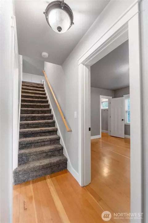 Entry Way - 1705 Marshall Ave, Enumclaw, WA 98022 photo 1 of 1