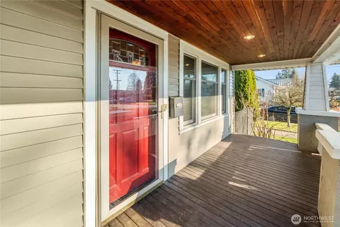 Exterior - 1705 Marshall Ave, Enumclaw, WA 98022 photo 3 of 9