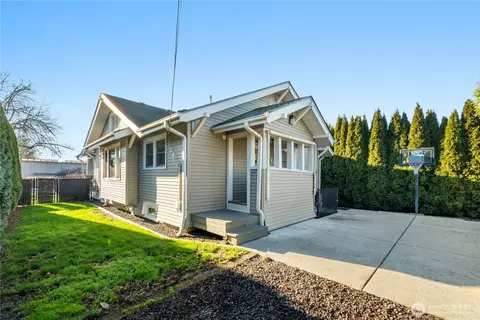 Exterior - 1705 Marshall Ave, Enumclaw, WA 98022 photo 8 of 9