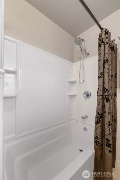 Bath - 1705 Marshall Ave, Enumclaw, WA 98022 photo 2 of 3