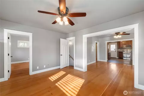 Living - 1705 Marshall Ave, Enumclaw, WA 98022 photo 5 of 7