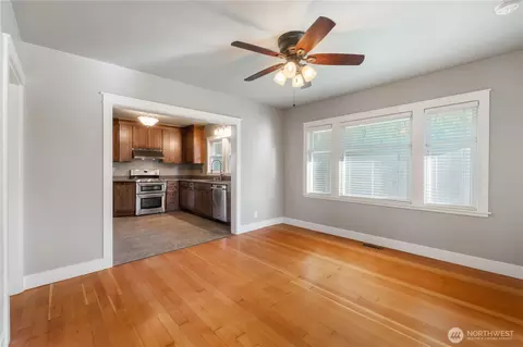 Living - 1705 Marshall Ave, Enumclaw, WA 98022 photo 7 of 7