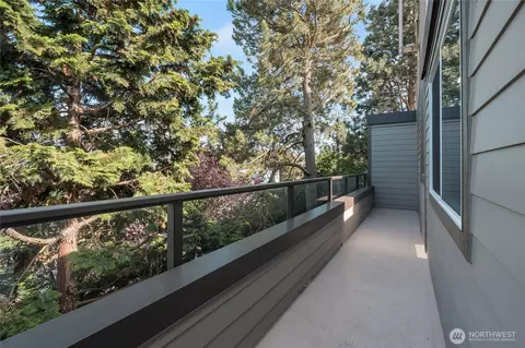 6055 35th Ave SW #308, Seattle, WA 98126