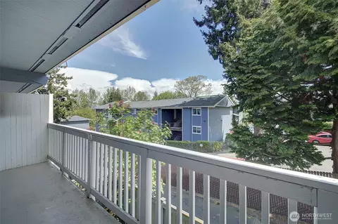 Exterior - 747 75th St SE #B203, Everett, WA 98203 photo 2 of 7