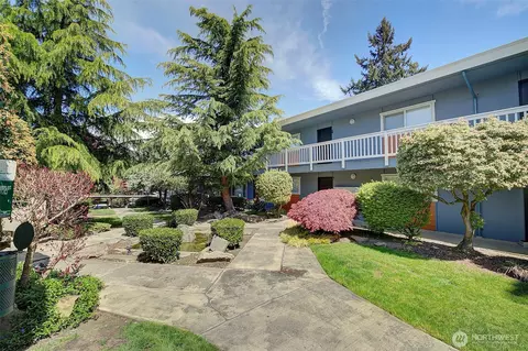 Exterior - 747 75th St SE #B203, Everett, WA 98203 photo 7 of 7