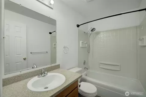 Bath - 747 75th St SE #B203, Everett, WA 98203 photo 1 of 1