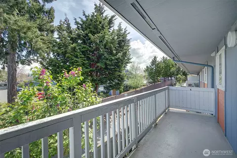 Exterior - 747 75th St SE #B203, Everett, WA 98203 photo 1 of 7