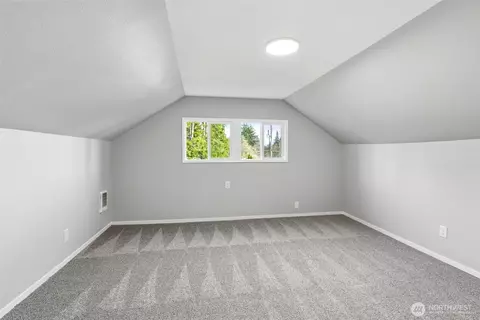 Bedroom - 508 Nevada Dr, Longview, WA 98632 photo 3 of 3