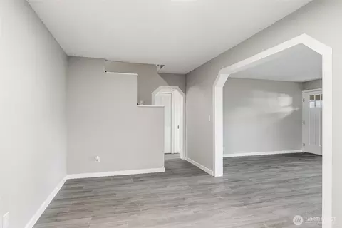 Living - 508 Nevada Dr, Longview, WA 98632 photo 2 of 5