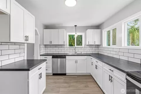 Kitchen - 508 Nevada Dr, Longview, WA 98632 photo 1 of 3