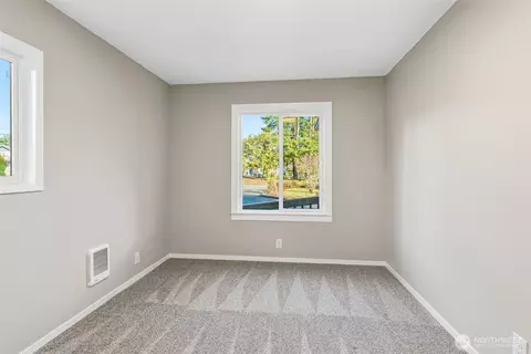 Bedroom - 508 Nevada Dr, Longview, WA 98632 photo 2 of 3