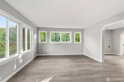 Living - 508 Nevada Dr, Longview, WA 98632 photo 3 of 5
