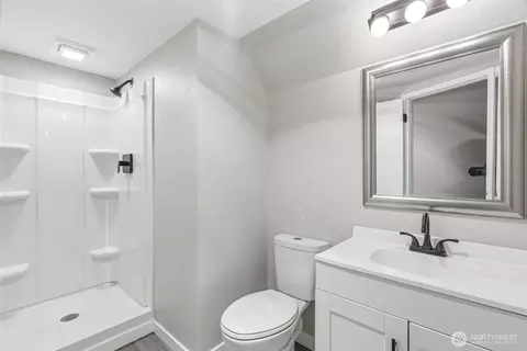 Bath - 508 Nevada Dr, Longview, WA 98632 photo 2 of 2