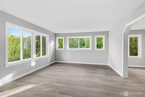 Living - 508 Nevada Dr, Longview, WA 98632 photo 4 of 5
