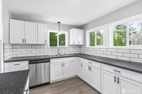 Kitchen - 508 Nevada Dr, Longview, WA 98632 photo 3 of 3