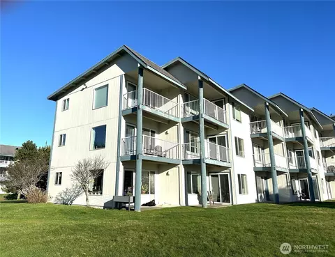 210 26th St NW #313, Long Beach, WA 98631