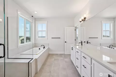 Bath - 326 182nd Pl SE, Bothell, WA 98012 photo 3 of 4