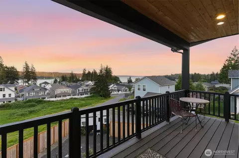 17 E Sellegren Rd, Allyn, WA 98524
