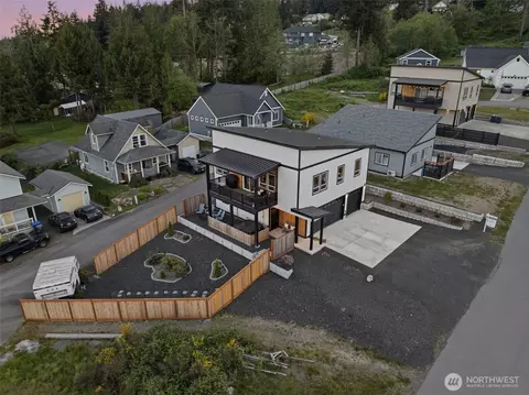17 E Sellegren Rd, Allyn, WA 98524