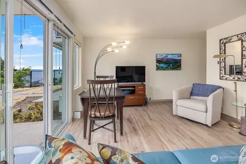 201 2nd St S #103, Kirkland, WA 98033