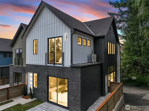 18607 104th Ave NE #B, Bothell, WA 98011