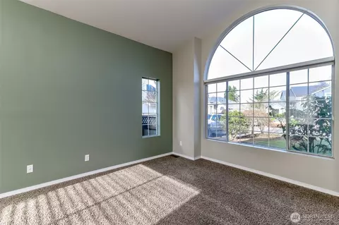 Living - 3436 Wetherbee Ln, Enumclaw, WA 98022 photo 2 of 6