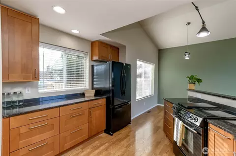 Kitchen - 3436 Wetherbee Ln, Enumclaw, WA 98022 photo 4 of 6