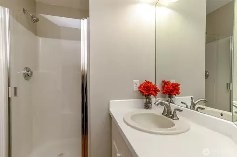 Bath - 3436 Wetherbee Ln, Enumclaw, WA 98022 photo 1 of 4
