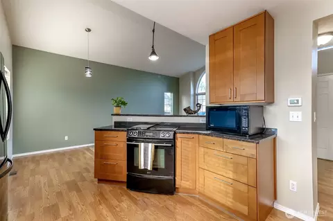 Kitchen - 3436 Wetherbee Ln, Enumclaw, WA 98022 photo 3 of 6