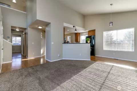 Living - 3436 Wetherbee Ln, Enumclaw, WA 98022 photo 3 of 6
