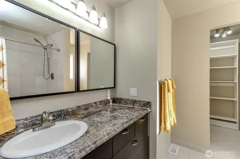 Bath - 3436 Wetherbee Ln, Enumclaw, WA 98022 photo 2 of 4