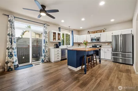 Kitchen - 19320 74th Ave E, Spanaway, WA 98387 photo 1 of 4