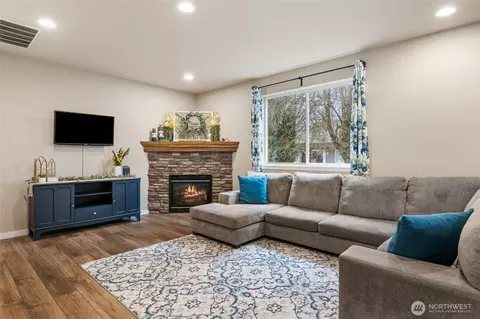 Living - 19320 74th Ave E, Spanaway, WA 98387 photo 3 of 4