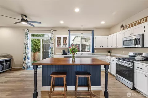 Kitchen - 19320 74th Ave E, Spanaway, WA 98387 photo 3 of 4